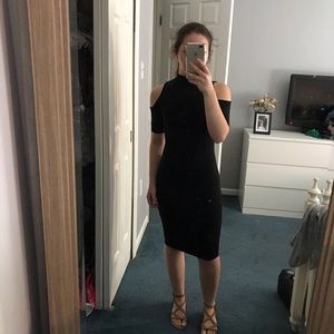 F21 Shoulder Cut Out Dress